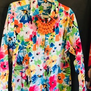 ☃️Women’s Petite Large Floral Button Down Shirt